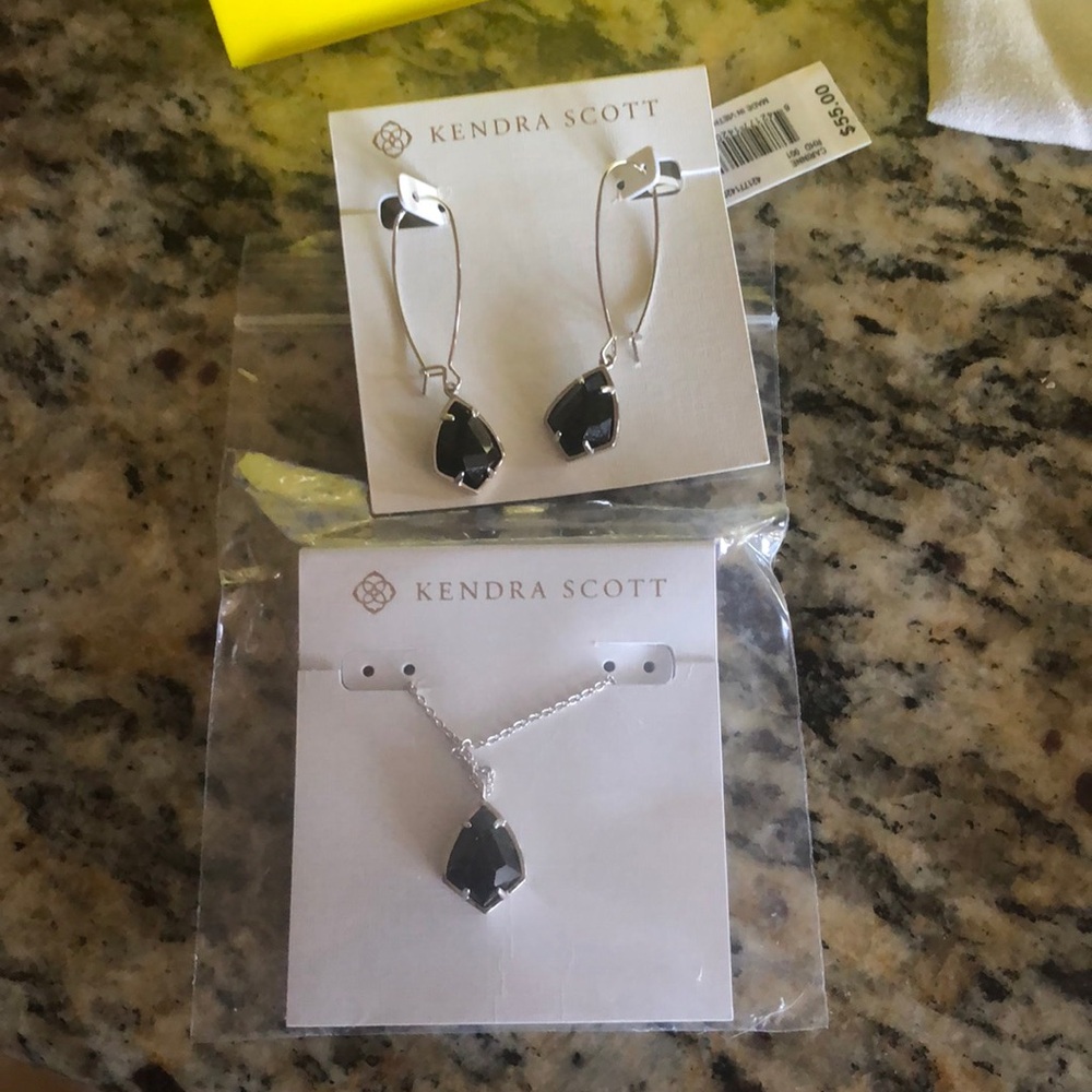 NWT Kendra Scott 2-pc set Cory necklace & Carinne earrings in silver and black